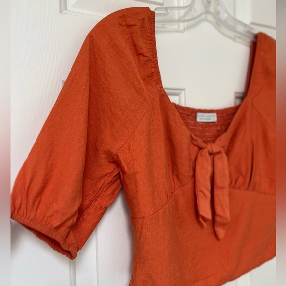 NWOT Paper Crane Rust Orange Puff Sleeve Tie Front Crop Top M - Picture 5 of 10